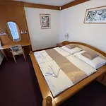 Yura -bazén A Sauna Zdarma 3*