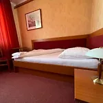 Yura -bazén A Sauna Zdarma Hotel 3*