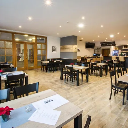 Yura -bazén A Sauna Zdarma Hotel 3*