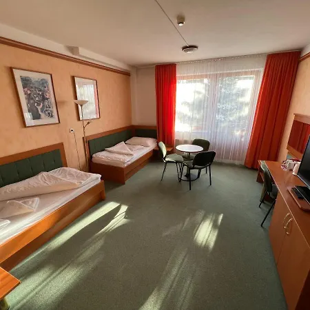 Yura -bazén A Sauna Zdarma