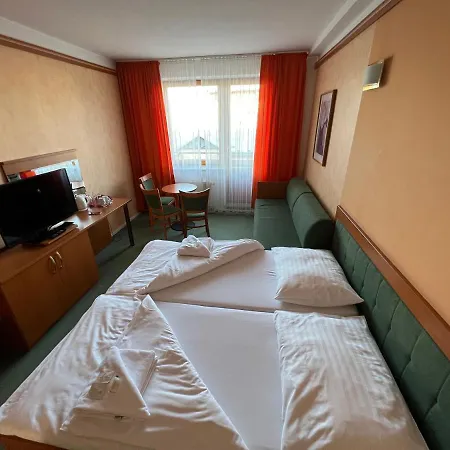 Yura Bazen A Sauny Zdarma 3* Čeladná