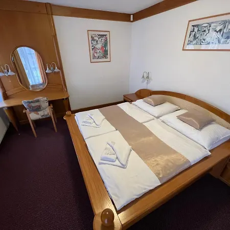 Yura -bazén A Sauna Zdarma 3*