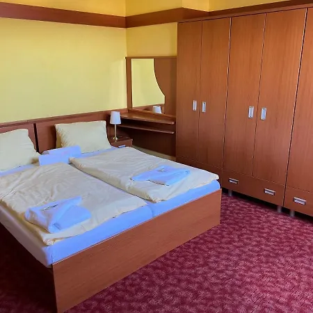 Hotel Yura Bazen A Sauny Zdarma 3*