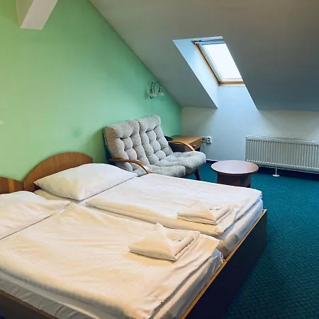 Hotel Yura Bazen A Sauny Zdarma Celadna