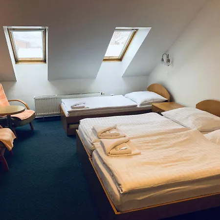 Yura -bazén A Sauna Zdarma 3*