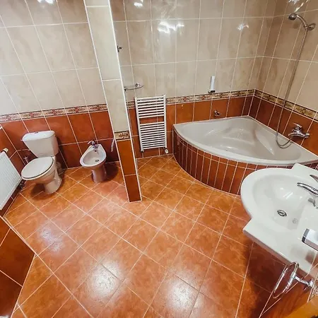 Yura -bazén A Sauna Zdarma 3*