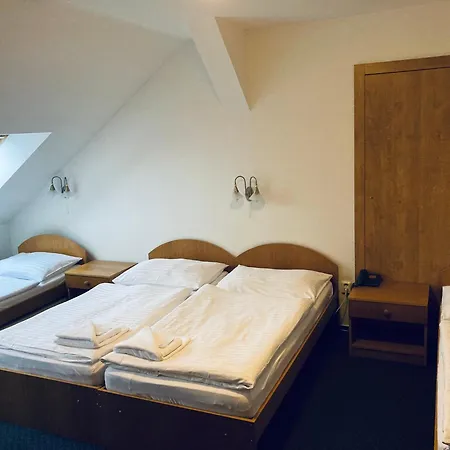 Yura -bazén A Sauna Zdarma Hotel 3*