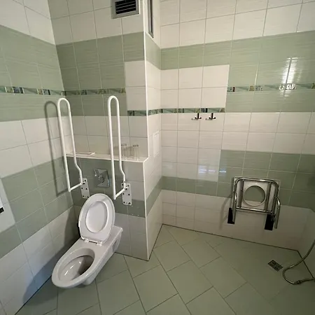 Hotel Yura -bazén A Sauna Zdarma 3*