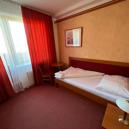 Yura Bazen A Sauny Zdarma 3*