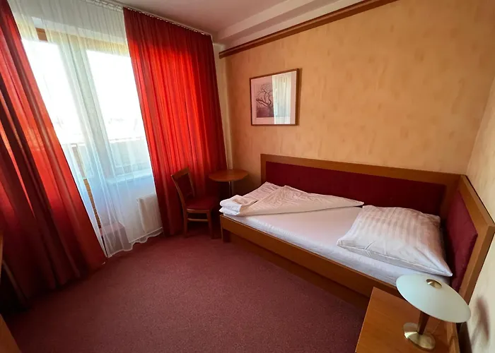 Yura Bazen A Sauny Zdarma 3*